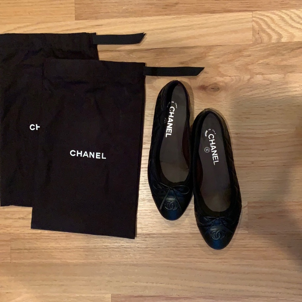 Chanel black quilted ballerina flats 37